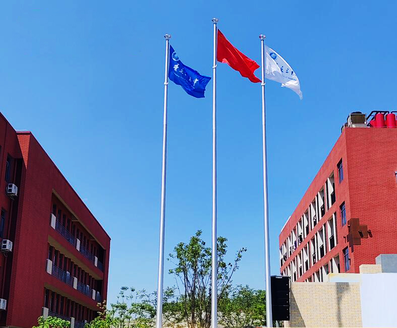 学校升降旗杆